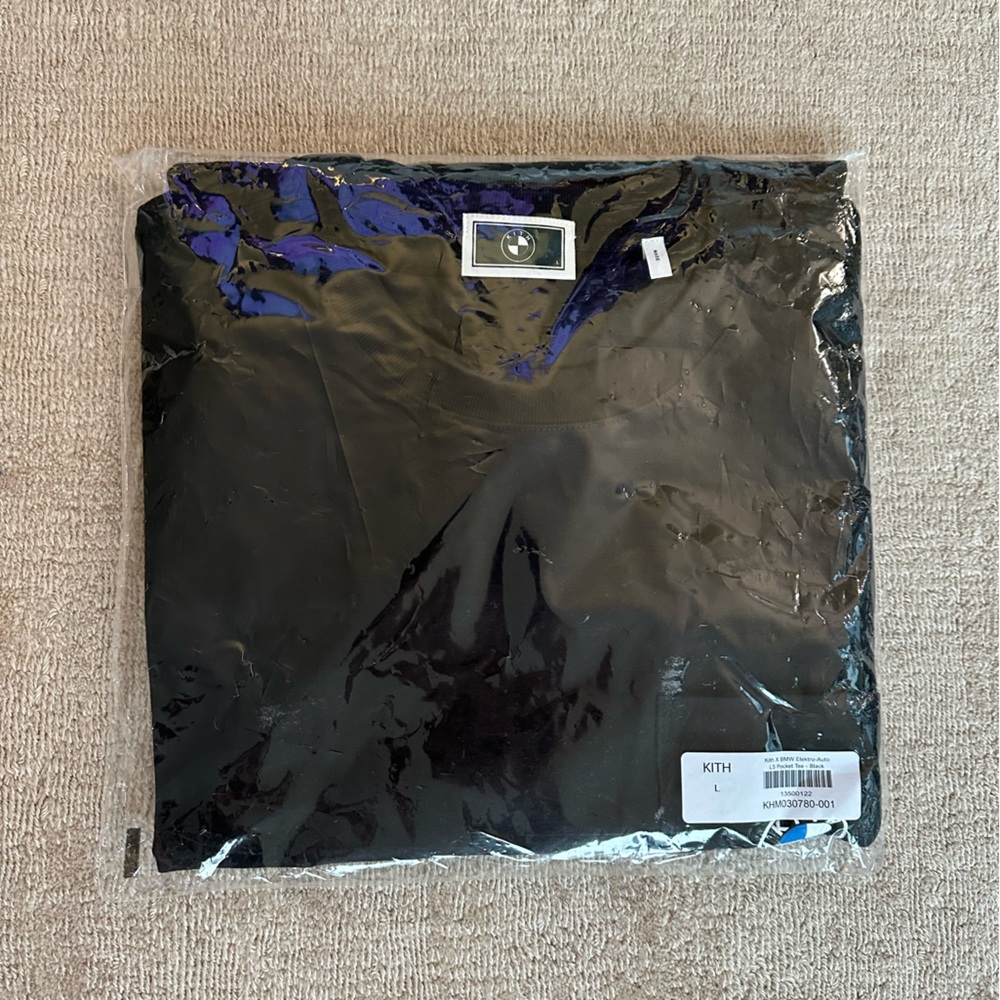 Kith BMW Elektro Auto LS Tee